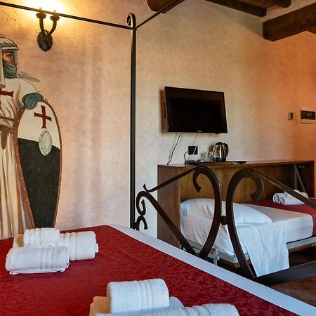 Castello Dei Templari Bed & Breakfast Lucca Exterior photo