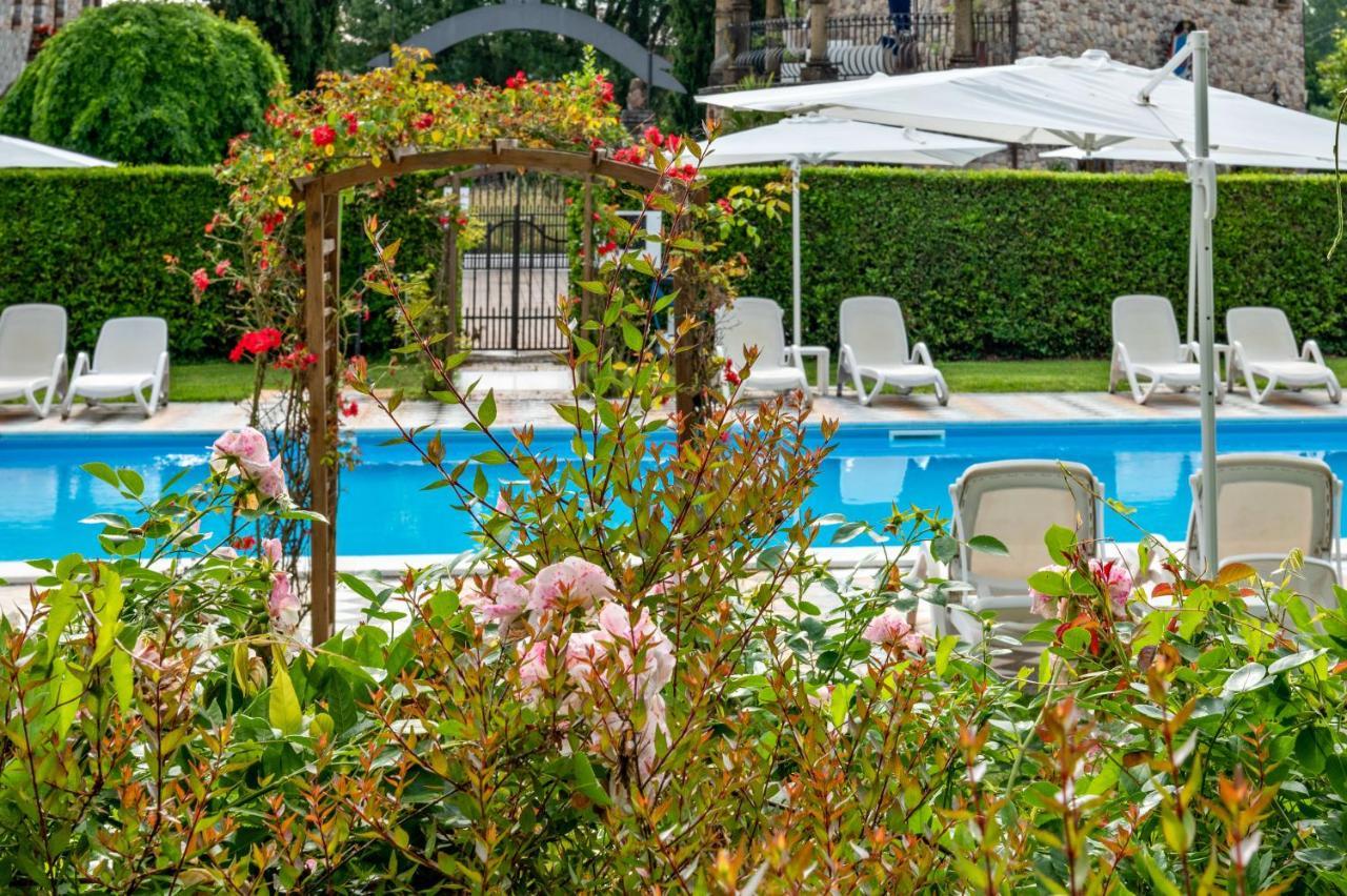 Castello Dei Templari Bed & Breakfast Lucca Exterior photo