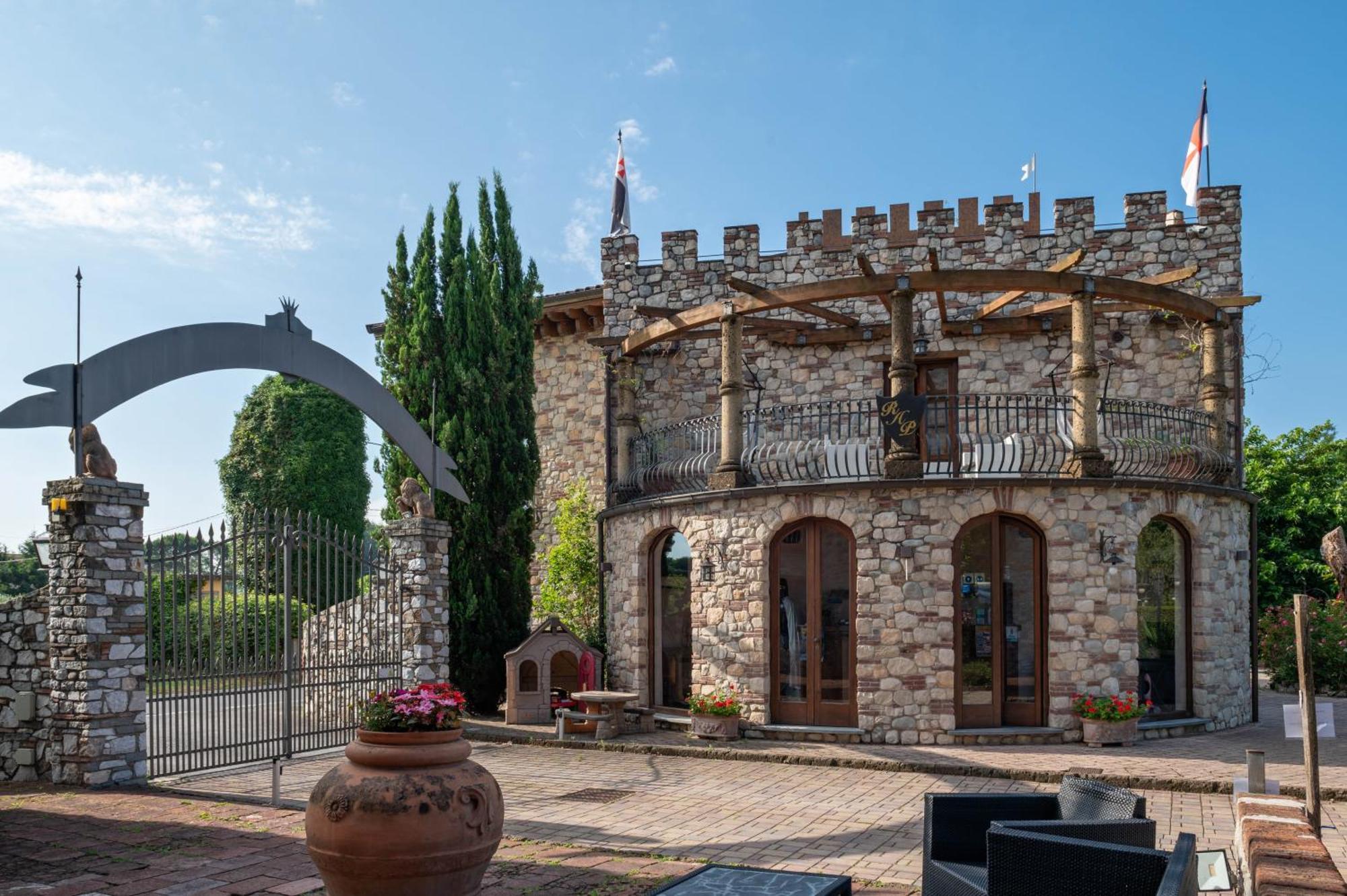 Castello Dei Templari Bed & Breakfast Lucca Exterior photo