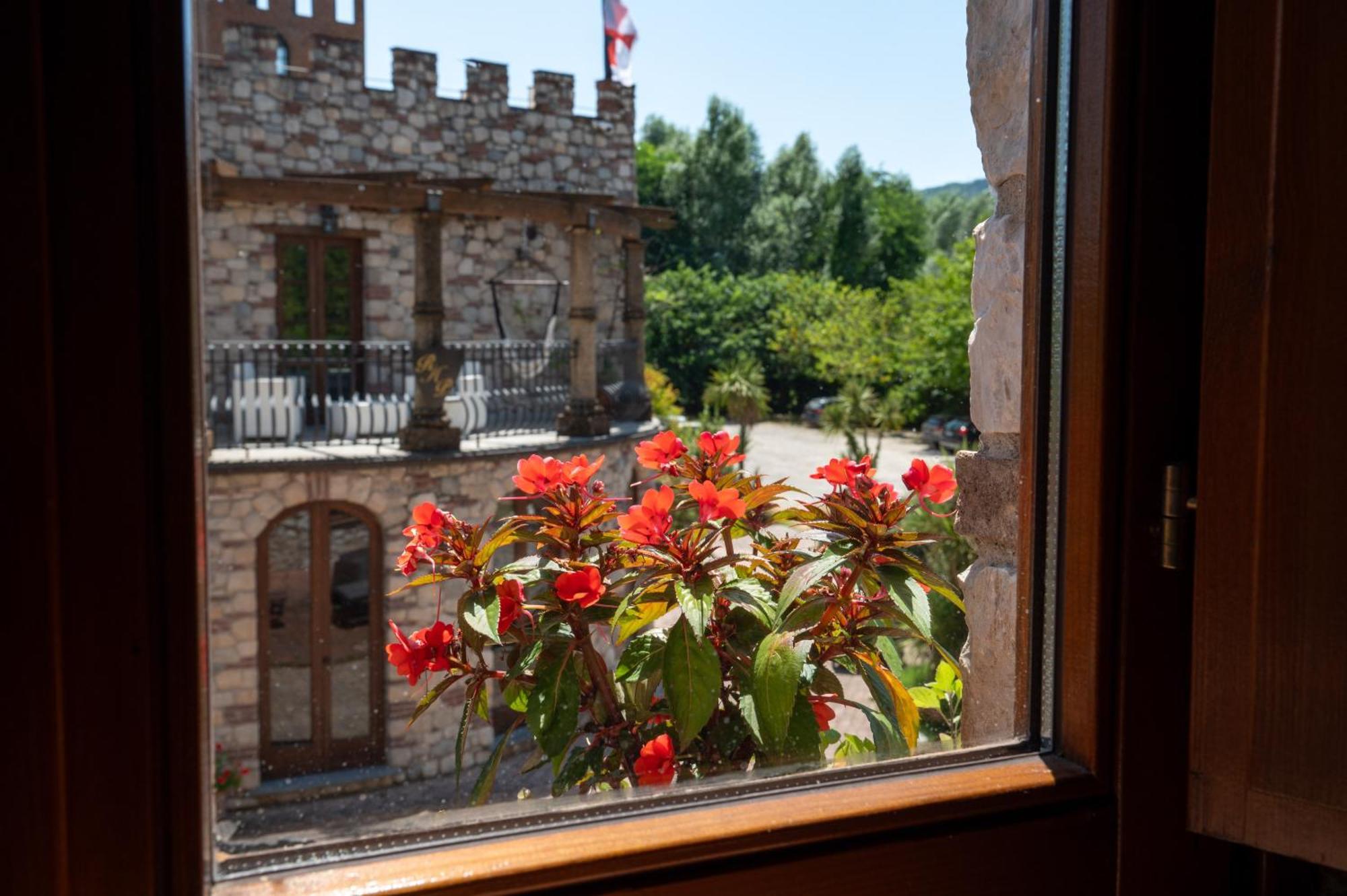 Castello Dei Templari Bed & Breakfast Lucca Exterior photo