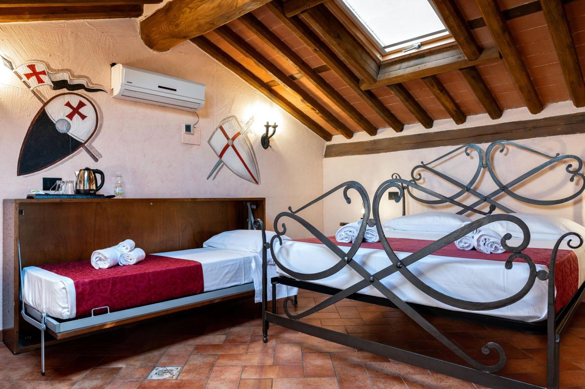 Castello Dei Templari Bed & Breakfast Lucca Exterior photo